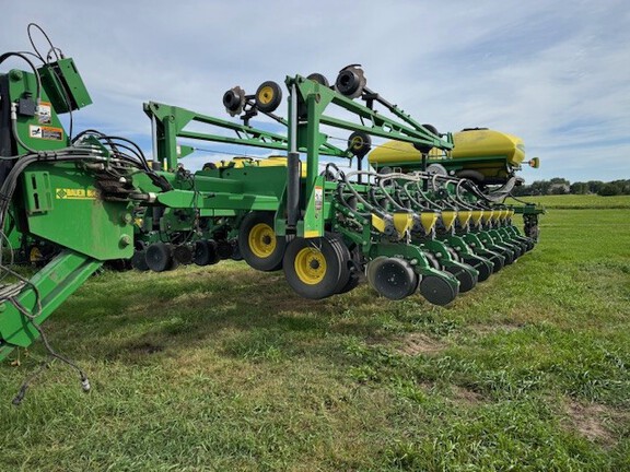 2012 John Deere DB60 Planter