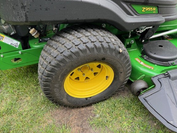 2025 John Deere Z955R EFI Mower/Zero Turn