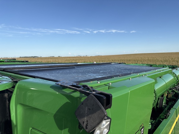 2022 John Deere X9 1000 Combine
