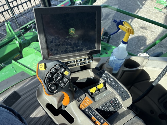2022 John Deere X9 1000 Combine