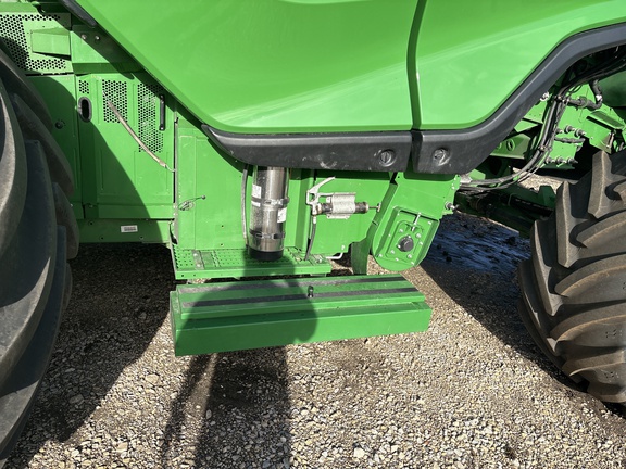2022 John Deere X9 1000 Combine