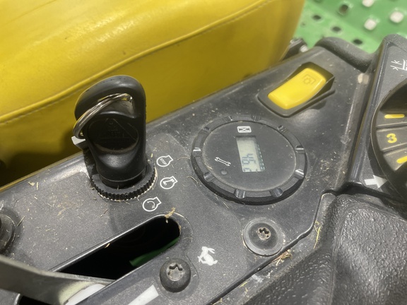 2019 John Deere Z915E Mower/Zero Turn