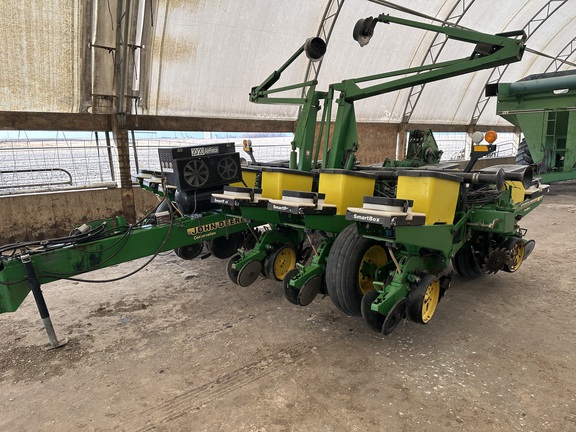 1996 John Deere 1760 Planter