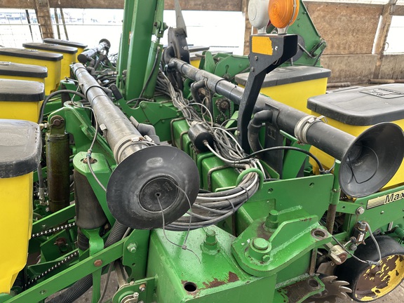 1996 John Deere 1760 Planter