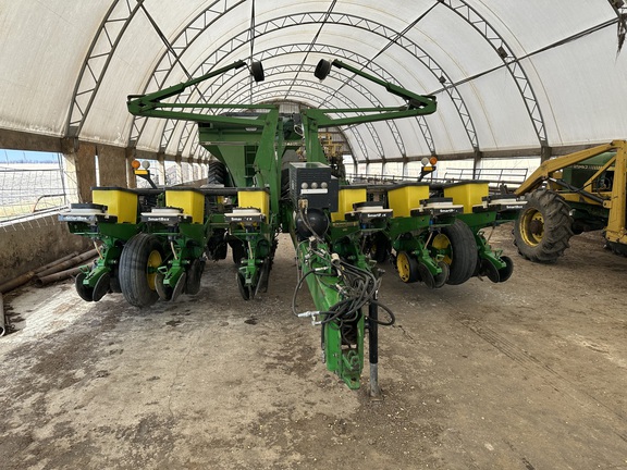 1996 John Deere 1760 Planter