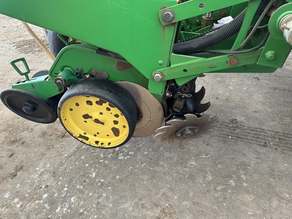 1996 John Deere 1760 Planter