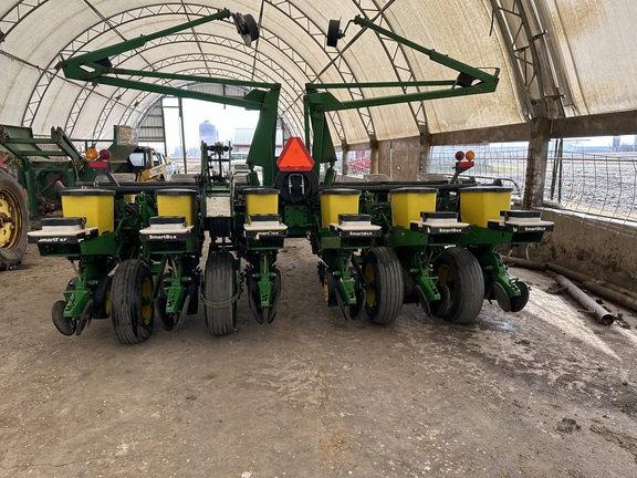 1996 John Deere 1760 Planter