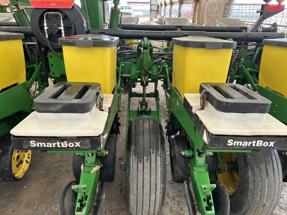 1996 John Deere 1760 Planter