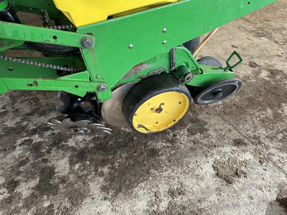 1996 John Deere 1760 Planter