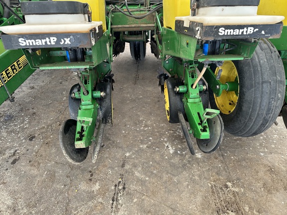 1996 John Deere 1760 Planter