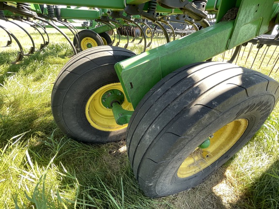 2012 John Deere 2210 Field Cultivator