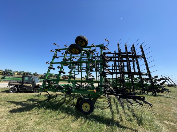 2012 John Deere 2210 Field Cultivator