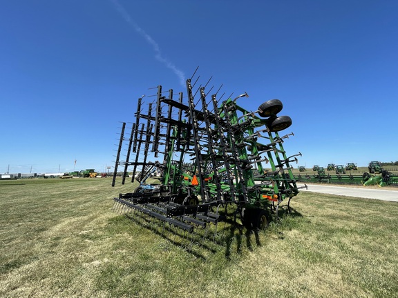 2012 John Deere 2210 Field Cultivator