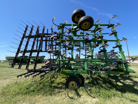 2012 John Deere 2210 Field Cultivator