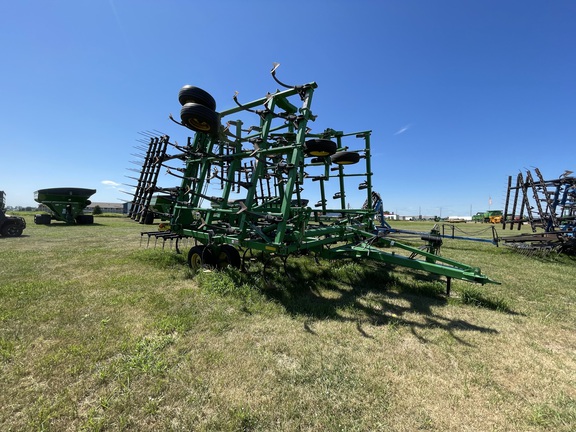 2012 John Deere 2210 Field Cultivator