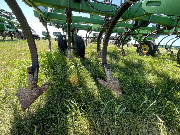 2012 John Deere 2210 Field Cultivator