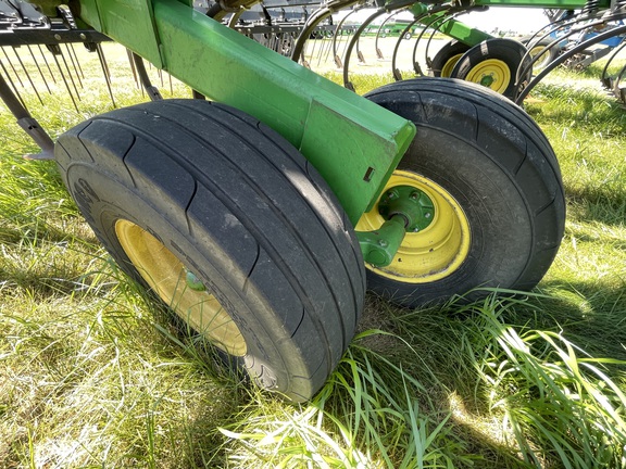 2012 John Deere 2210 Field Cultivator