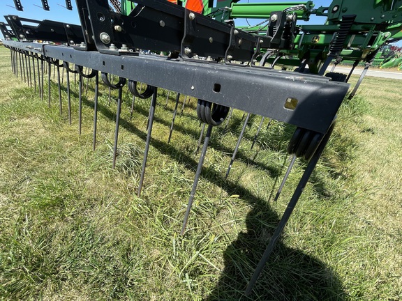 2012 John Deere 2210 Field Cultivator