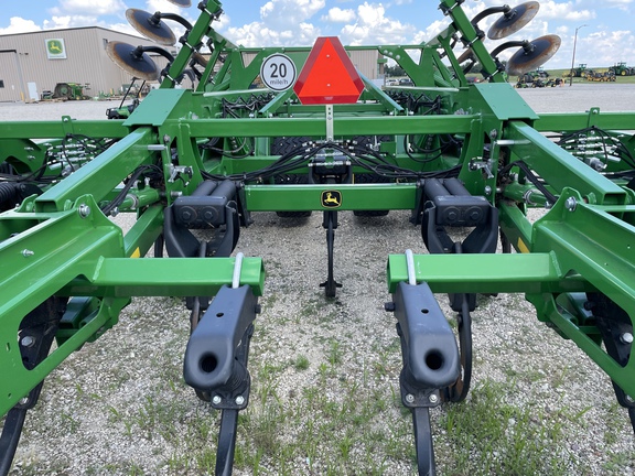 2023 John Deere 2730 Disk Ripper