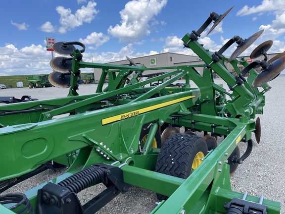 2023 John Deere 2730 Disk Ripper