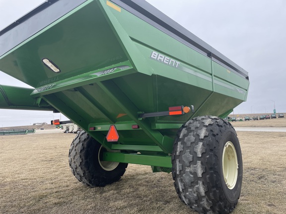 2009 Brent 1082 Grain Cart