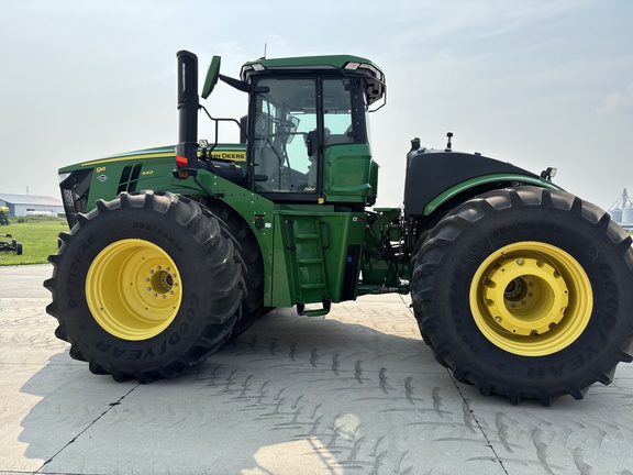2022 John Deere 9R 640 Tractor 4WD