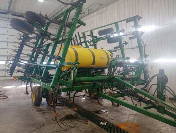 2004 John Deere 2210 Field Cultivator