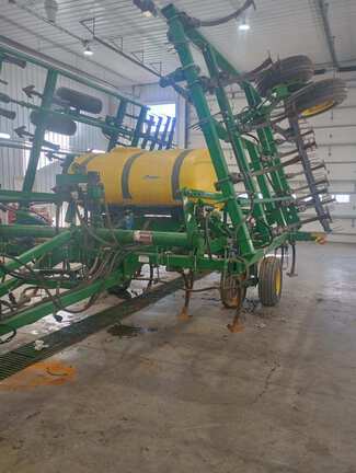 2004 John Deere 2210 Field Cultivator