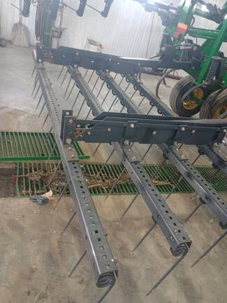 2004 John Deere 2210 Field Cultivator