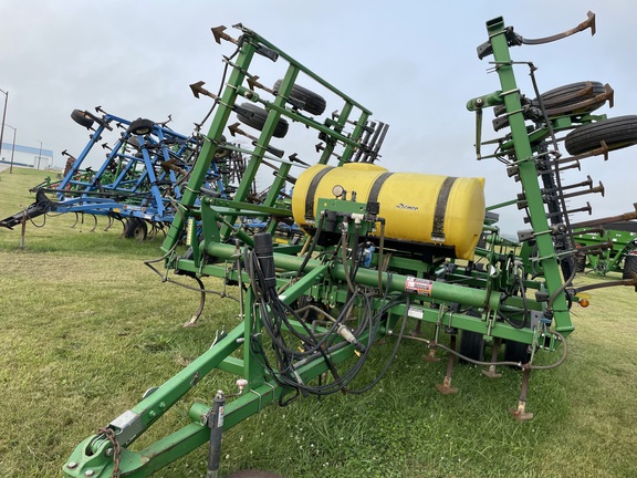 2004 John Deere 2210 Field Cultivator