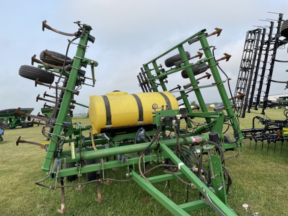 2004 John Deere 2210 Field Cultivator