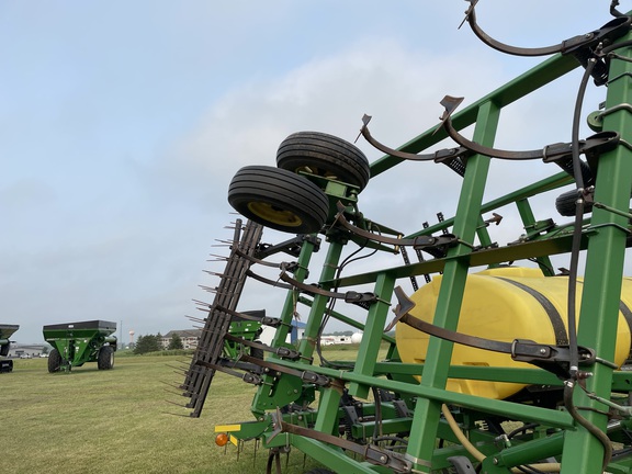 2004 John Deere 2210 Field Cultivator