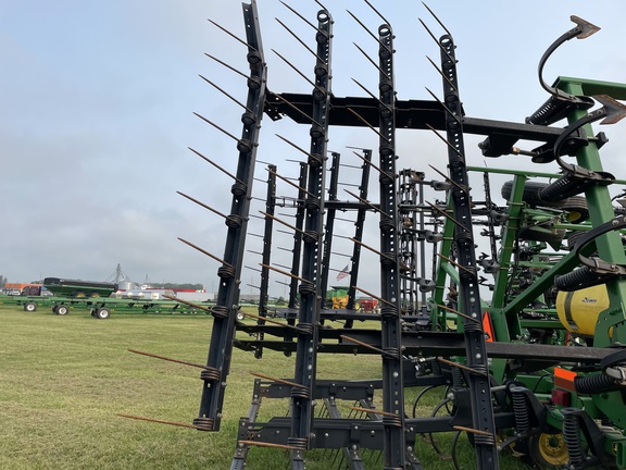 2004 John Deere 2210 Field Cultivator