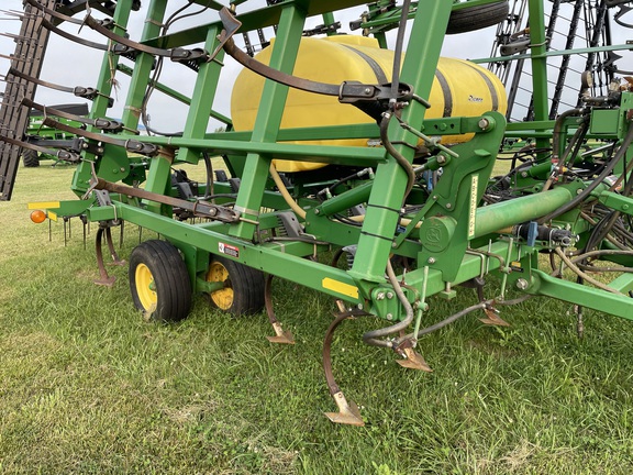 2004 John Deere 2210 Field Cultivator