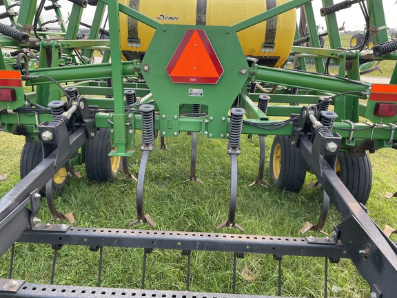 2004 John Deere 2210 Field Cultivator