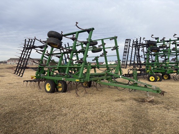 2004 John Deere 2210 Field Cultivator