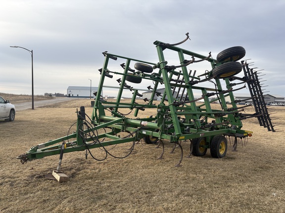 2004 John Deere 2210 Field Cultivator