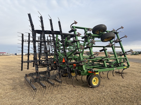 2004 John Deere 2210 Field Cultivator