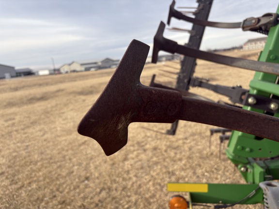 2004 John Deere 2210 Field Cultivator