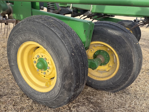 2004 John Deere 2210 Field Cultivator