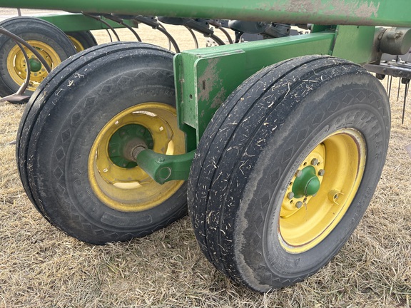 2004 John Deere 2210 Field Cultivator