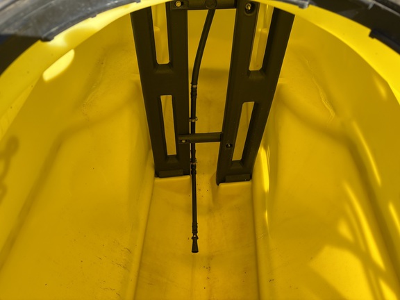 Demco Conquest 1600 Sprayer