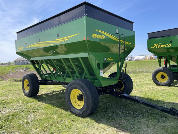 2006 Demco 650 Gravity Box