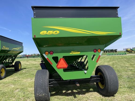 2006 Demco 650 Gravity Box