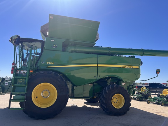 2022 John Deere S780 Combine