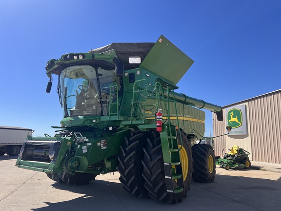 2022 John Deere S780 Combine