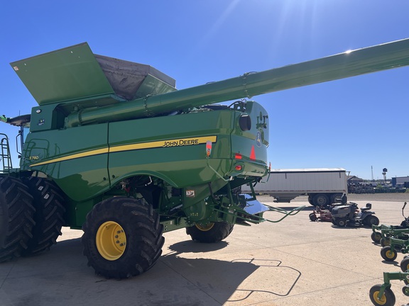 2022 John Deere S780 Combine