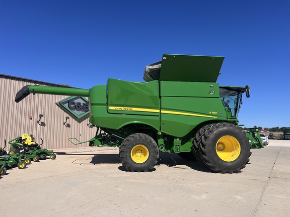 2022 John Deere S780 Combine