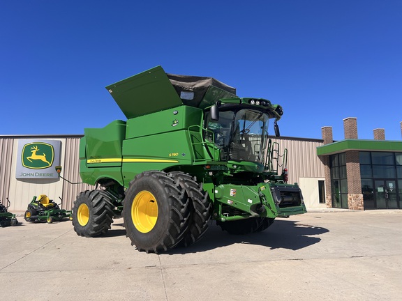 2022 John Deere S780 Combine