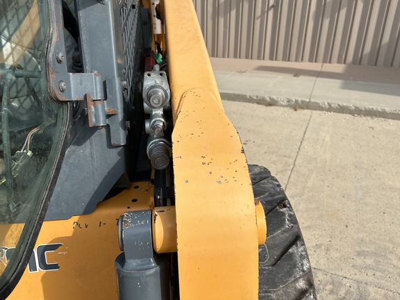 2015 Ezee-On 3300v Skid Steer Loader